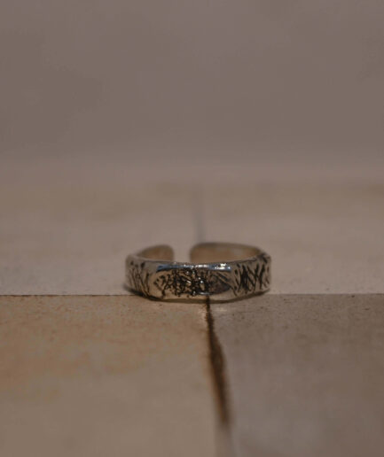 "Scratch" ring