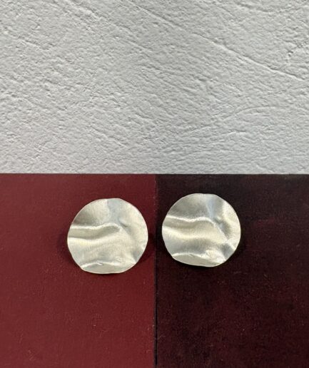 Wrinkle round earrings